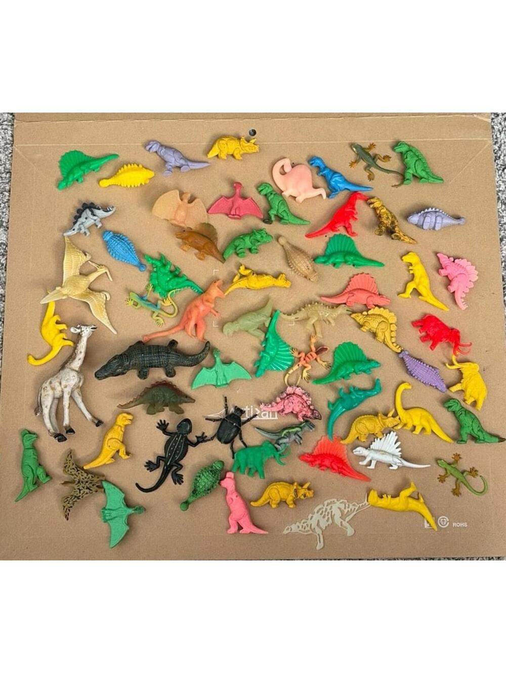 MISC vintage small dinosaur / animal / bug lot. Plastic and rubber material